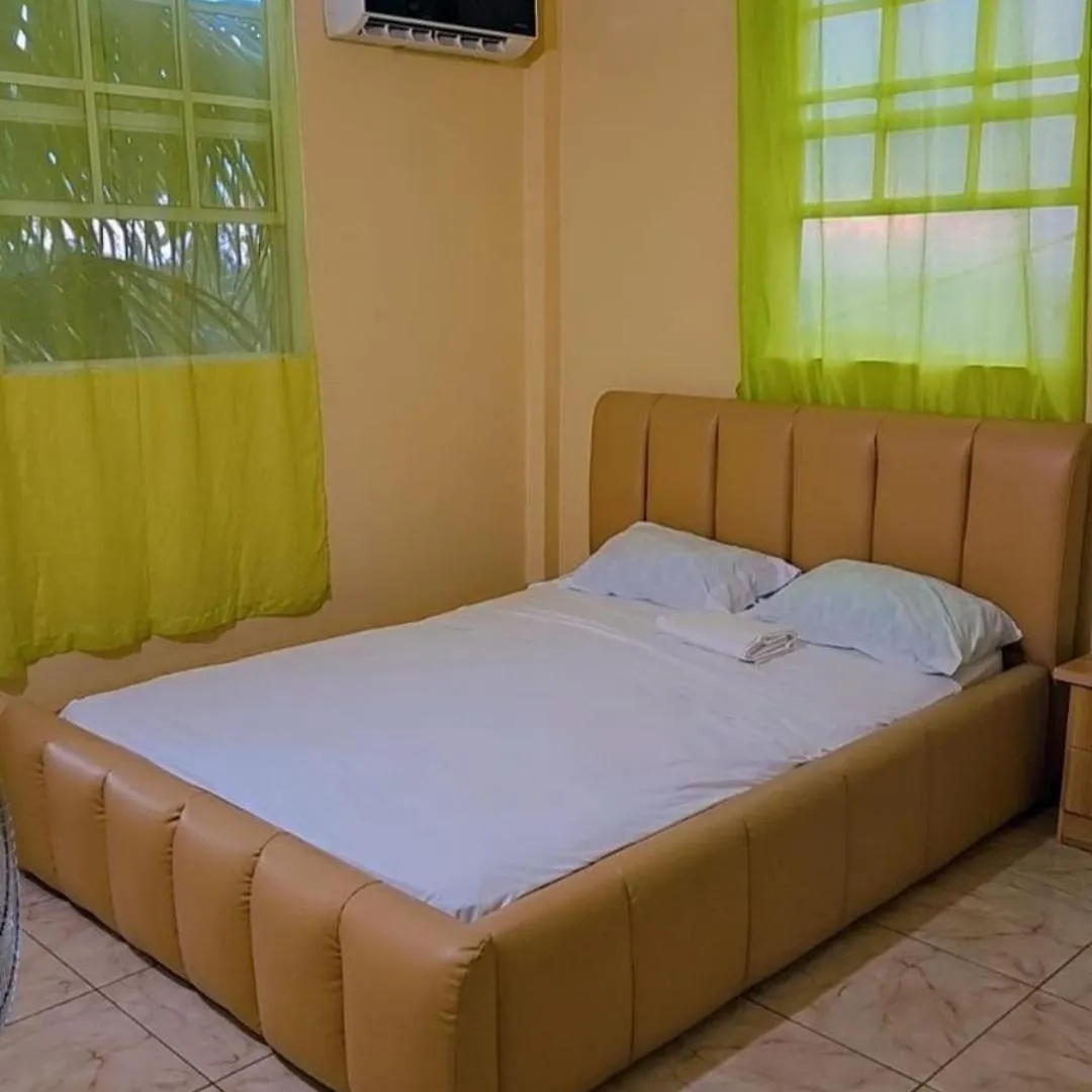 Cozy Apartments And Car Rentals Canefield 0*,
